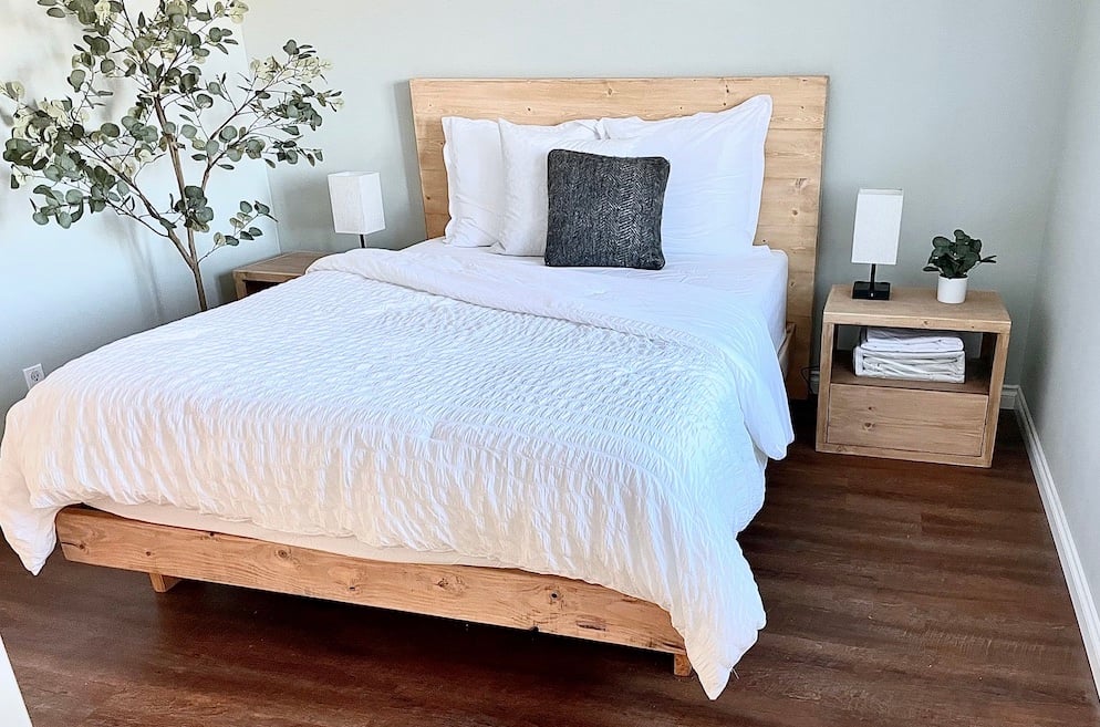 Minimalist Modern Bed – Free Plans in All Mattress Sizes woodworking plan