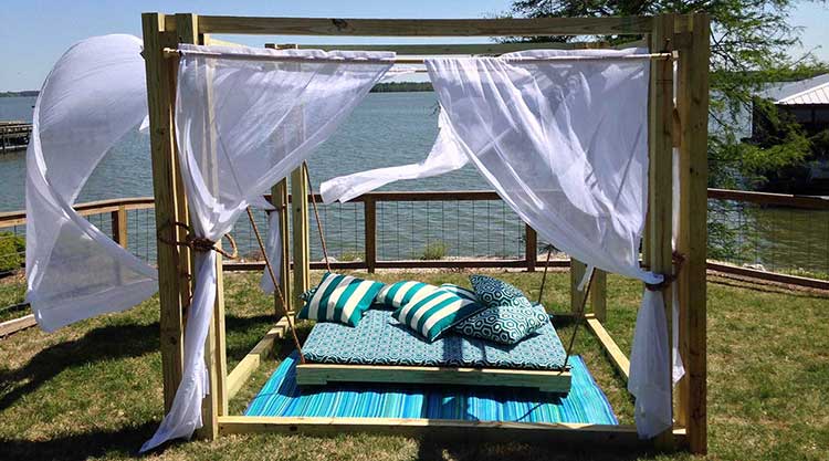 Freestanding Wooden Outdoor Daybed woodworking plan