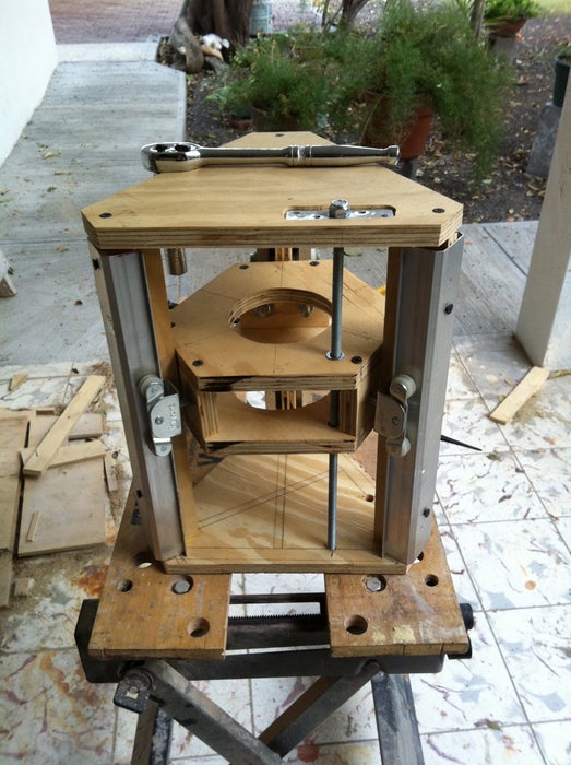 Make a Router Lift Out of Recycled Closet Door Rails. woodworking plan