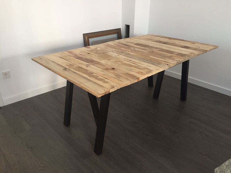 Pallet Dinner Table Less Than 70€ ( Round 77$) woodworking plan