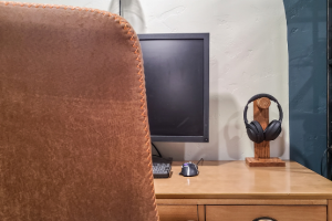 Easy Headphone Holder for Desk woodworking plan