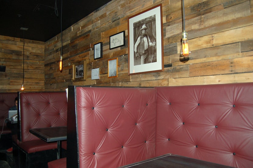 How to Use Free Pallets to Build a BBQ Restaurant - Image 1