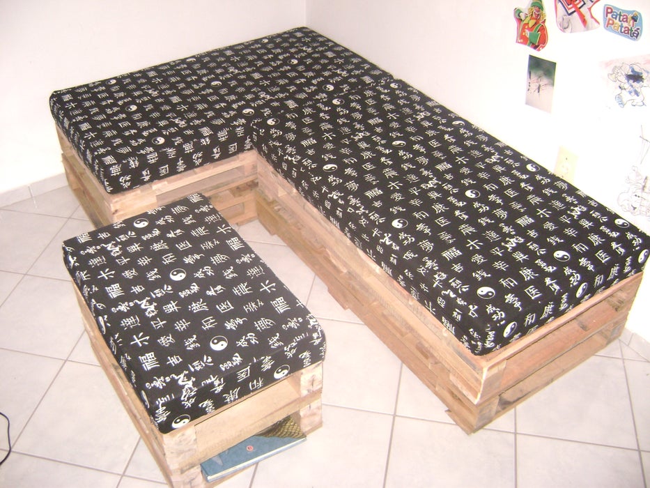 Sofa De Pallets (Pallet Sofa) - Image 1