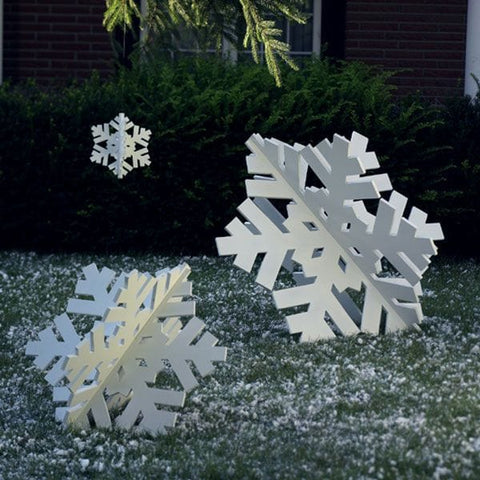 Woodworking Project Paper Plan to Build Super-Sized Snowflake Trio - Image 1