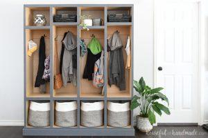 Simple Mudroom Lockers woodworking plan
