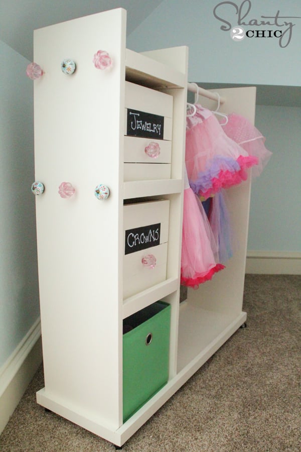 Free Woodworking Plans – DIY Dress Up Cart woodworking plan