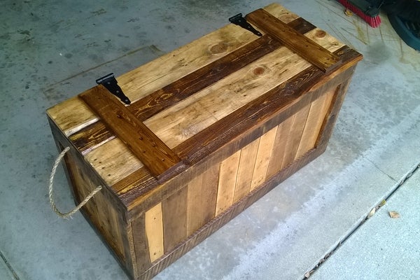 False Bottom Trunk From Reclaimed Wood (Pallets) woodworking plan
