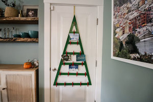 DIY Hanging Christmas Card Holder woodworking plan