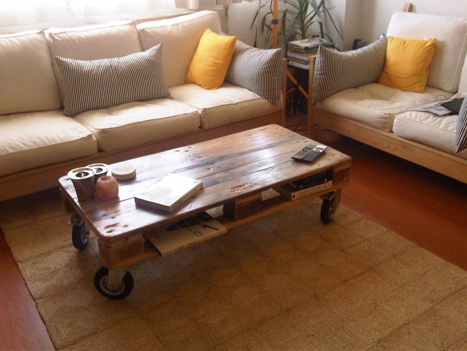 Pallet Coffee Table From Reclaimed Wood woodworking plan