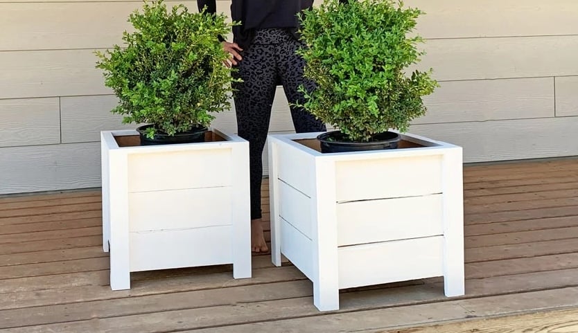 Easy Build DIY Planter Box with Cedar Fence Pickets woodworking plan