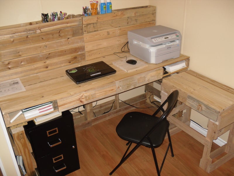 Pallet Computer Desk woodworking plan