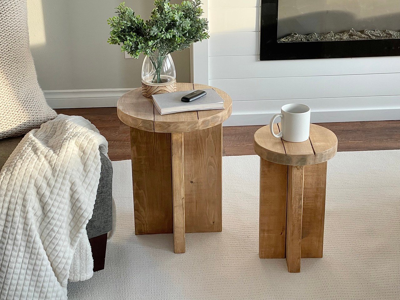 Round Modern Wood Side Tables woodworking plan