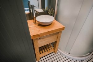 DIY Small Space Vanity woodworking plan