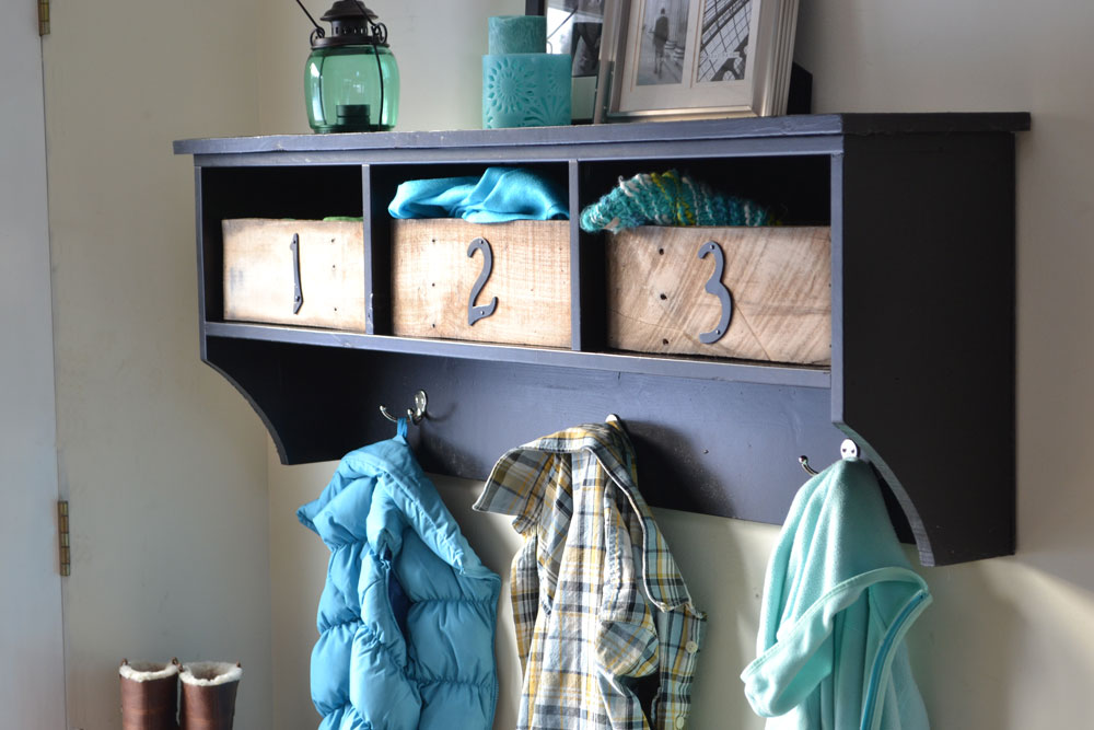 Entryway Bench and Storage Shelf with Hooks woodworking plan