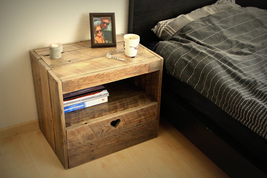 Pallet Nightstand woodworking plan