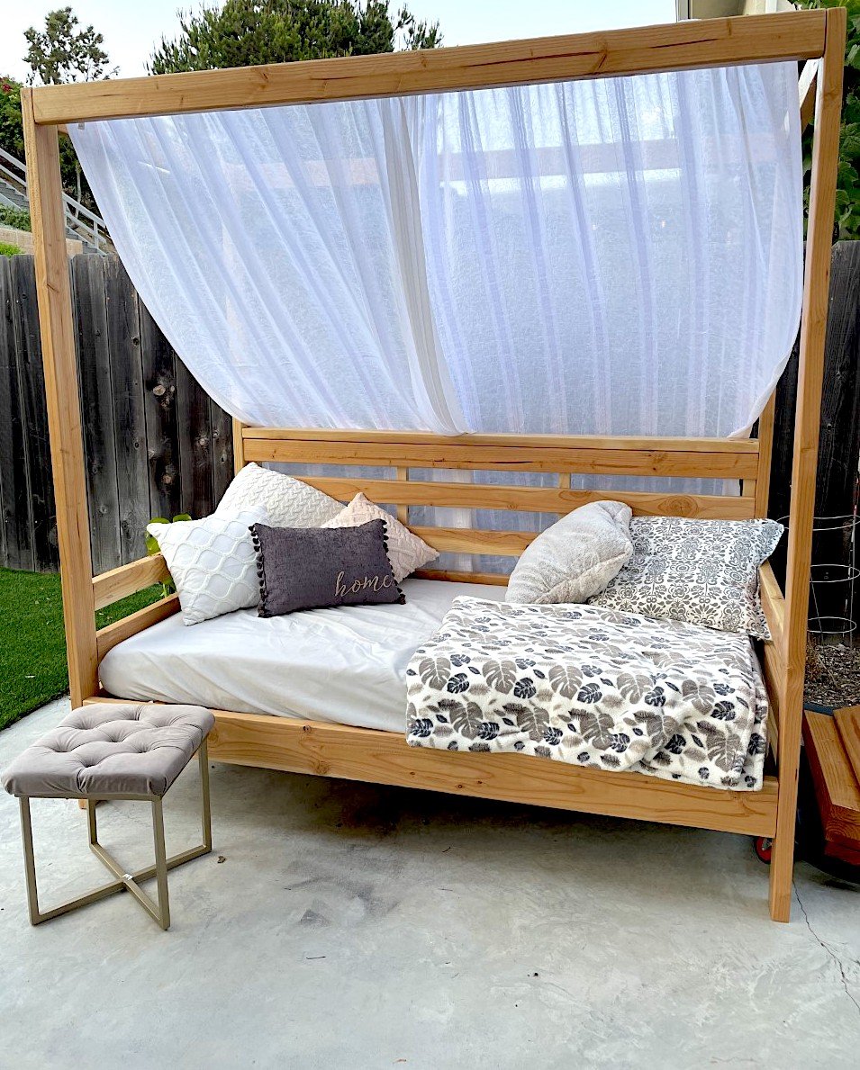 Outdoor Daybed with Canopy woodworking plan