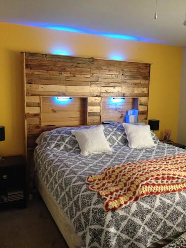 Pallet Headboard With Lights woodworking plan