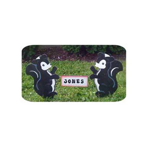 Woodworking Project Paper Plan to Build Smelly Skunk Welcome - Image 1