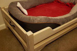 Dog bed frame - Image 1