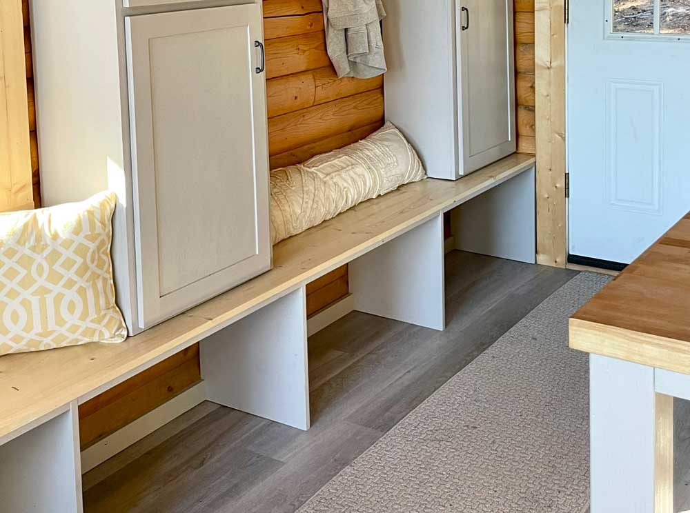 Easiest to Build Mudroom Bench – Build in Any Size woodworking plan