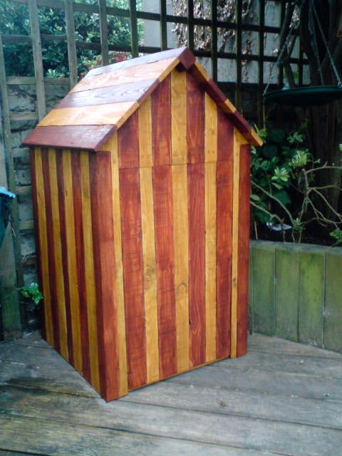 Beach Hut Compost Bin From Recycled Pallets woodworking plan