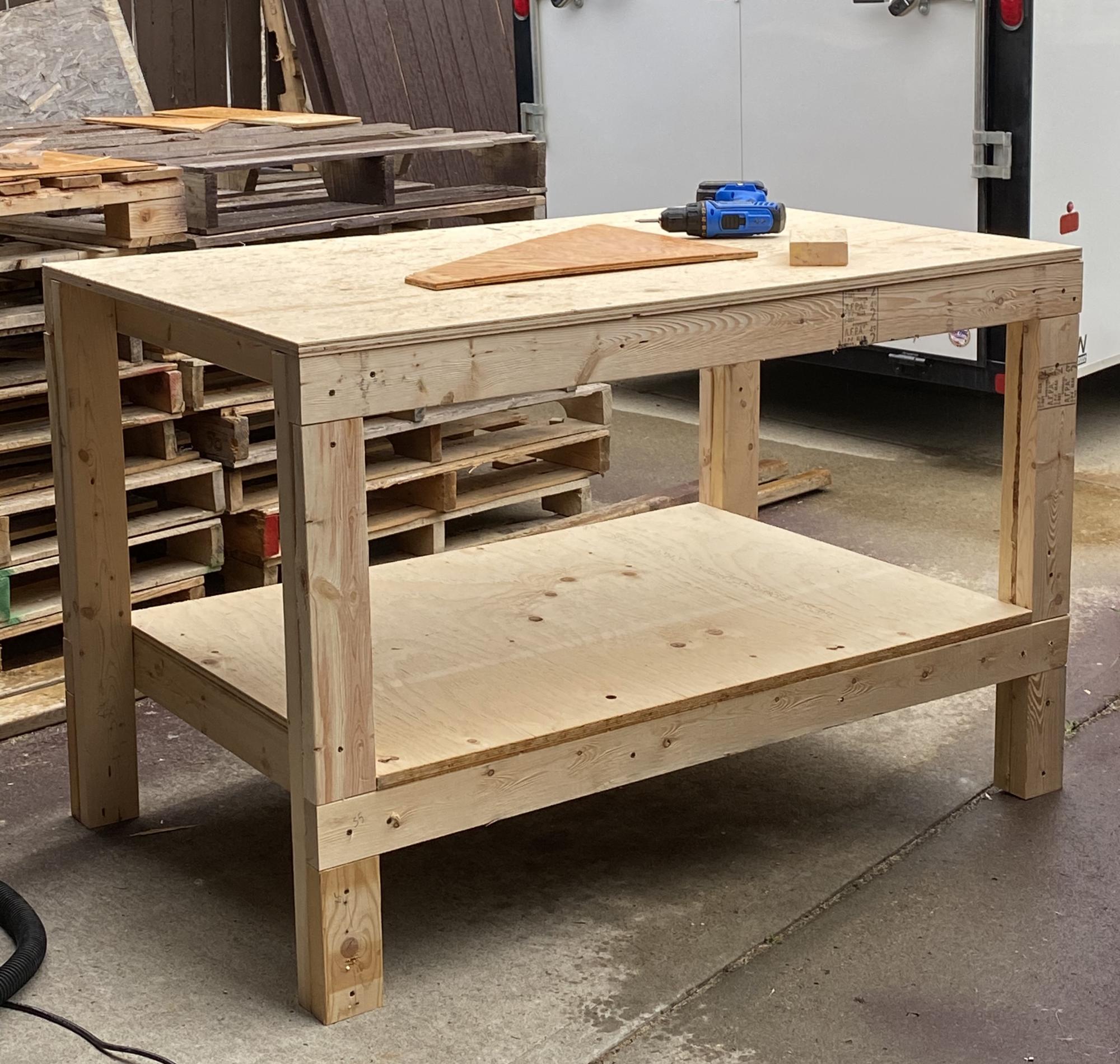 Easy DIY Garage Workshop Workbench woodworking plan